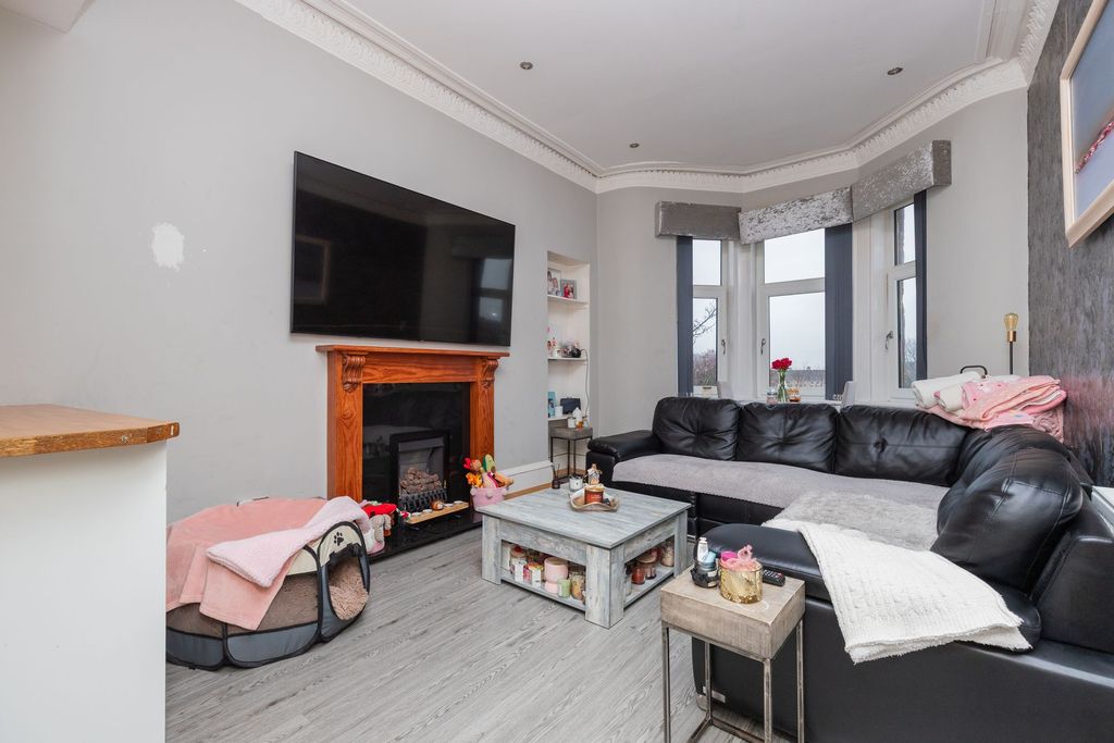 Property photo 1 of 18 Lounge