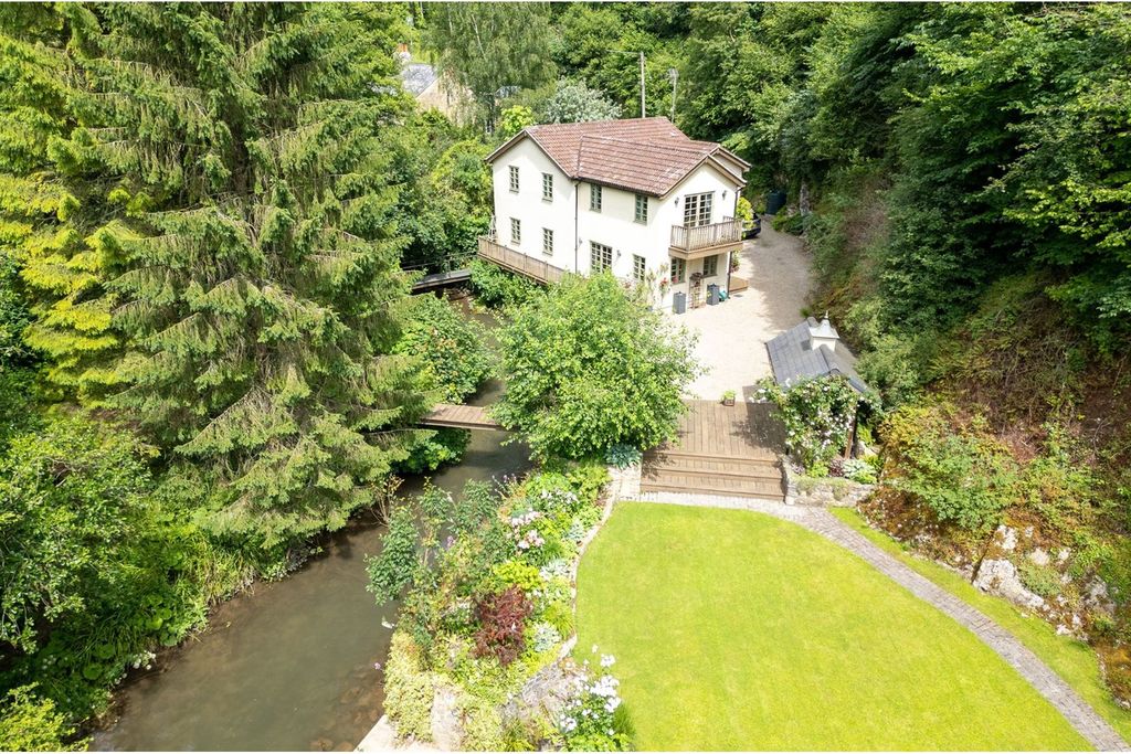 Property photo 1 of 28
