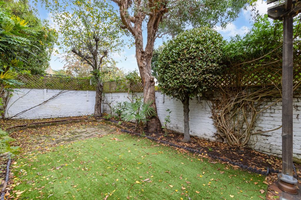 Property photo 3 of 15 Garden