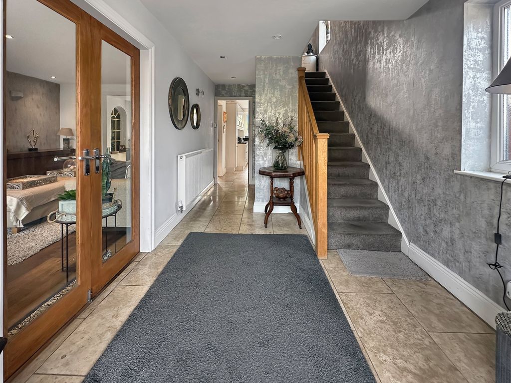 Property photo 2 of 34