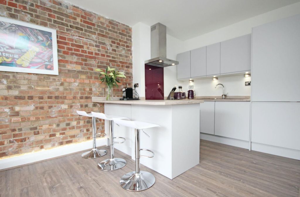 Property photo 2 of 17 Kitchen