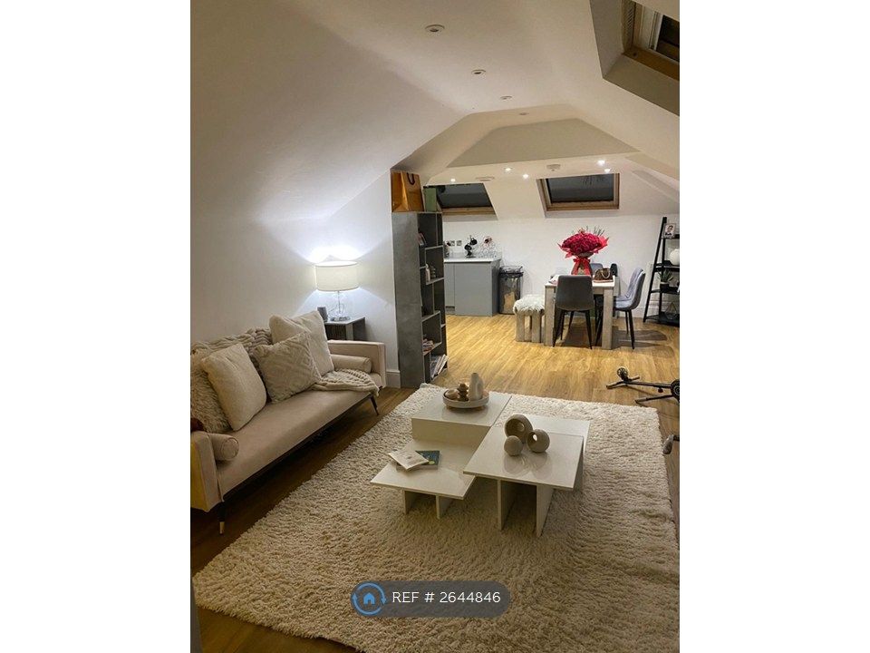 Property photo 2 of 12 Lounge Dinner