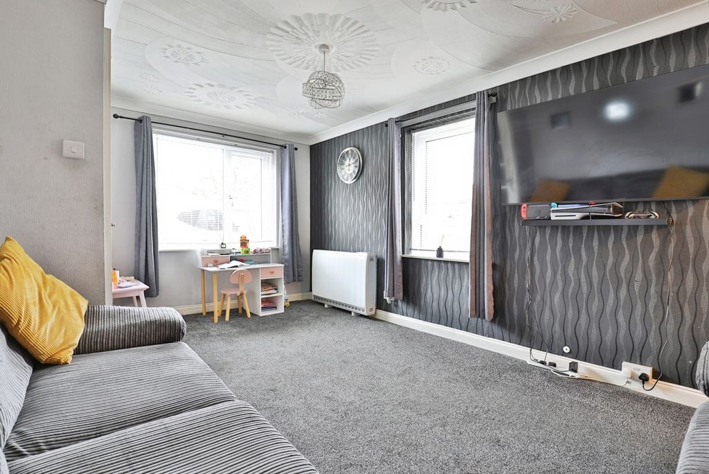 Property photo 3 of 18 Pbox-Img.Jpg