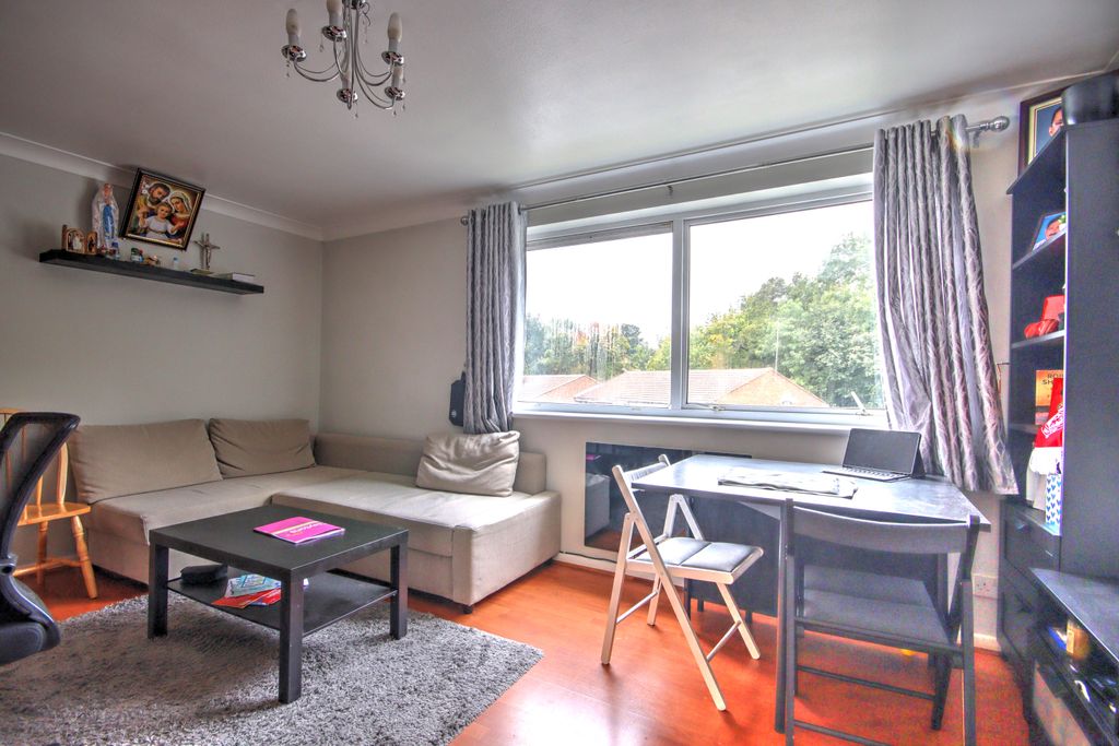 Property photo 2 of 16 Living 3 (5)