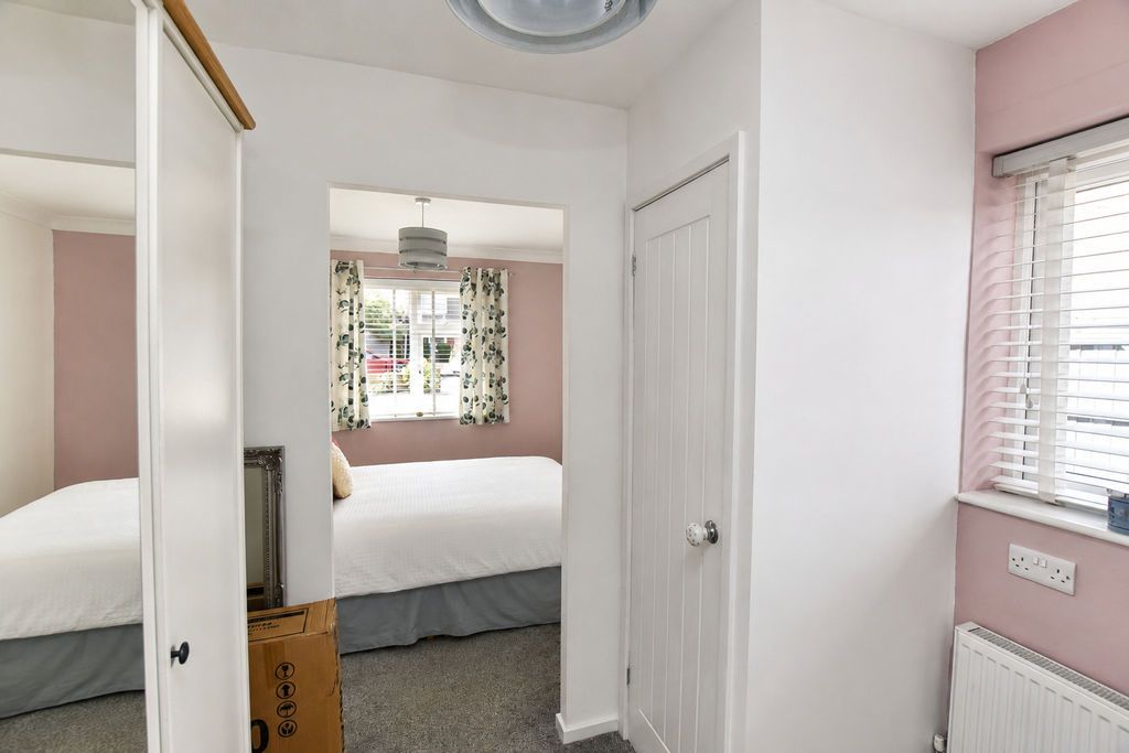 Property photo 3 of 16 Main Bed - Dressing Area