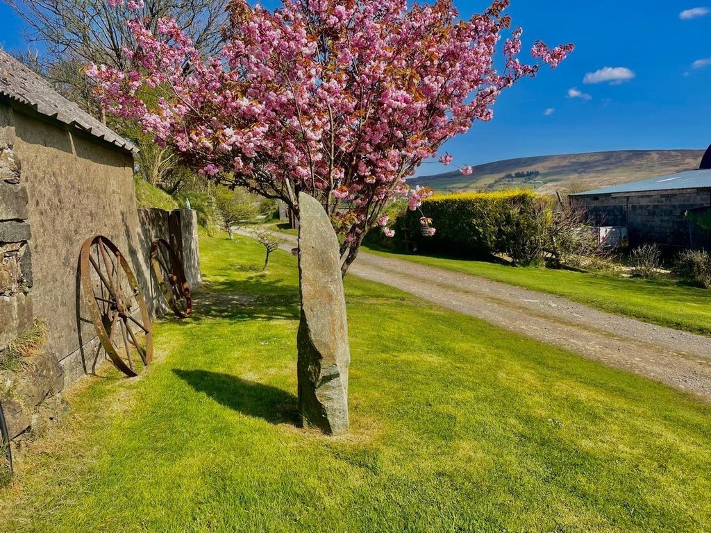 Property photo 2 of 60