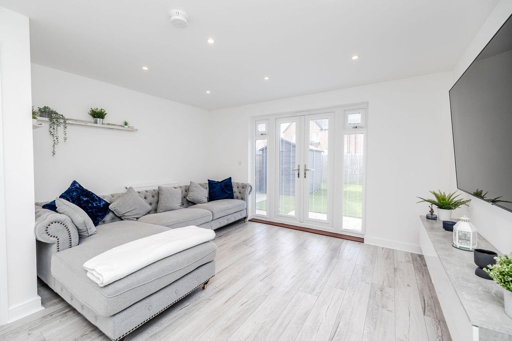 Property photo 2 of 18 Living Room