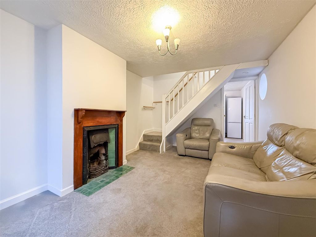 Property photo 2 of 15 Lounge