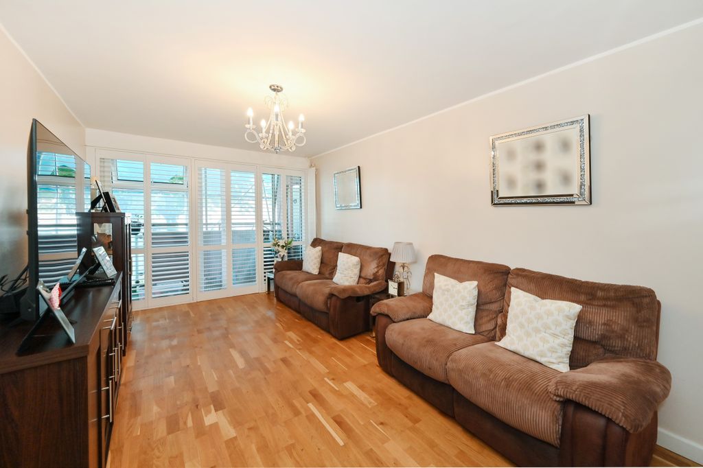 Property photo 1 of 11 Photo 10