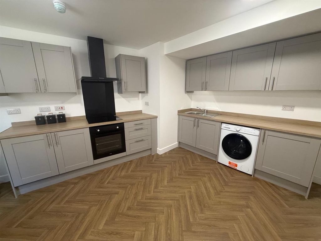 Property photo 1 of 1 Communal Kitchen.Jpeg