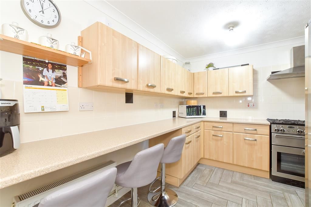 Property photo 2 of 11 Kitchen