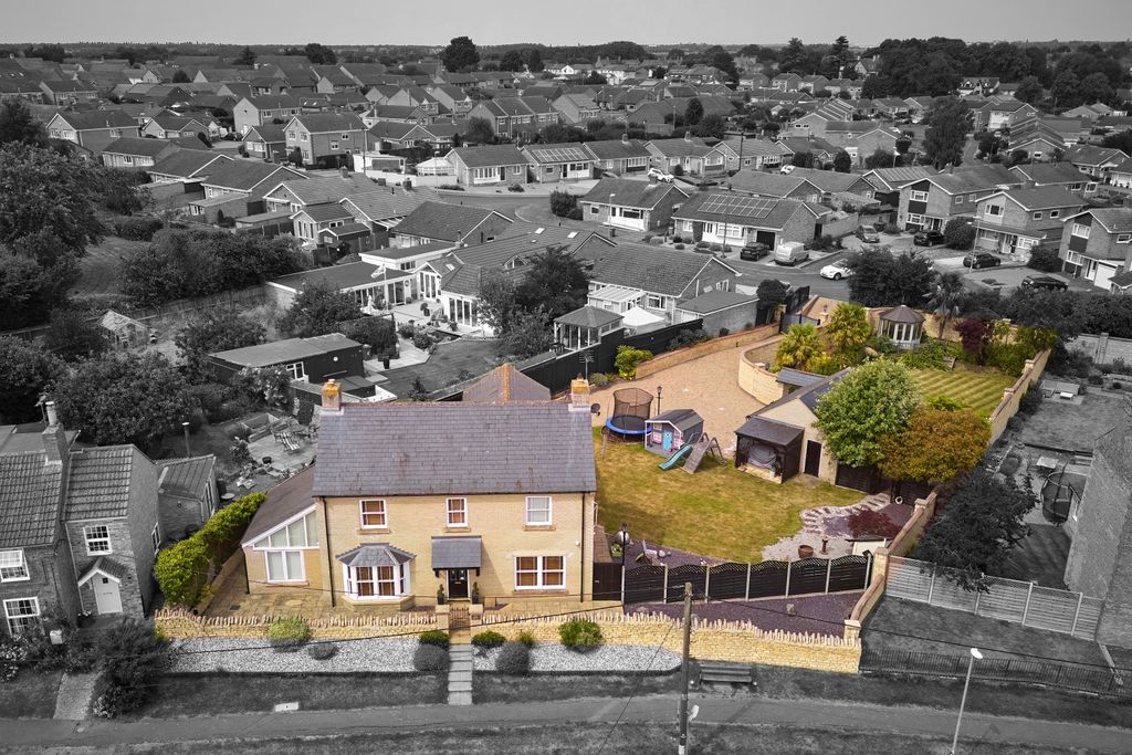 Property photo 2 of 38 26A Church St Yaxley-23