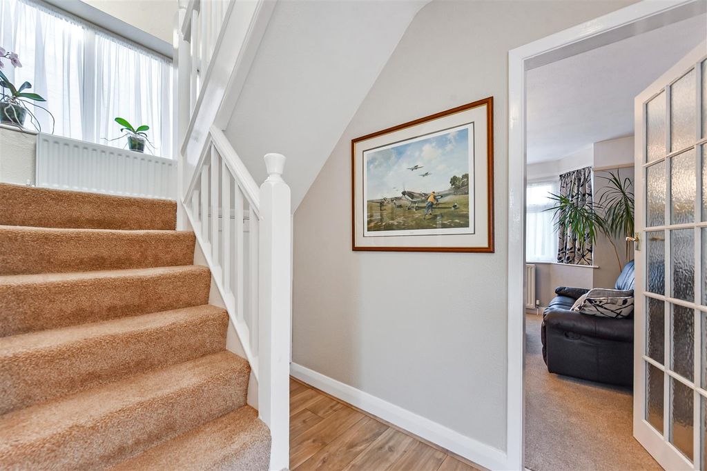 Property photo 3 of 24 Ph37_6248903.Jpg