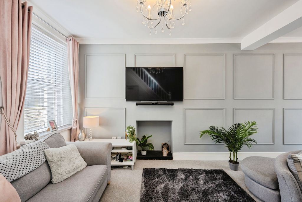 Property photo 3 of 20 Pbox-Img.Jpg