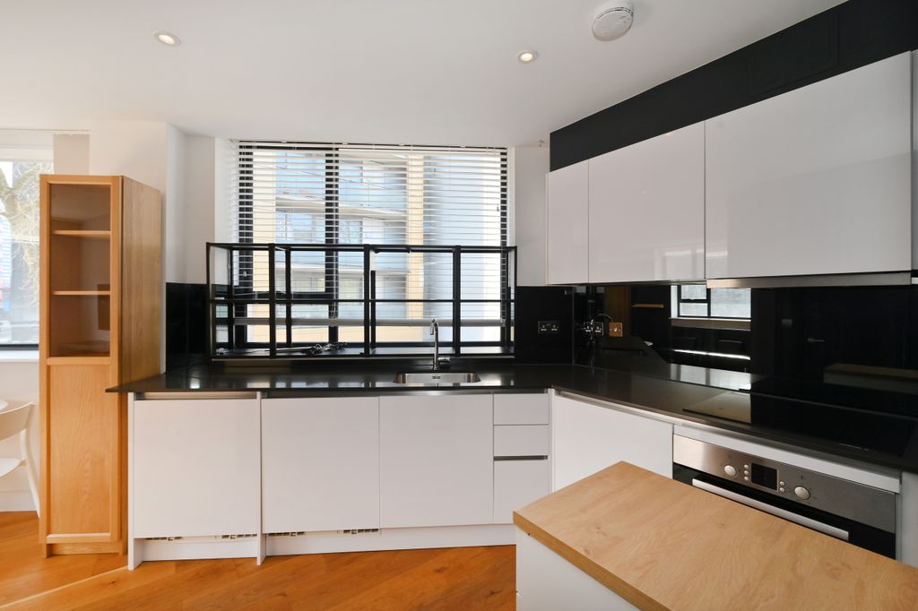 Property photo 3 of 10 Photo 3