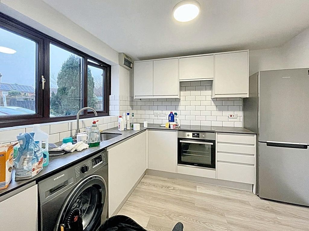 Property photo 3 of 7 Bright Modern Kitchen With High-End Appliances...