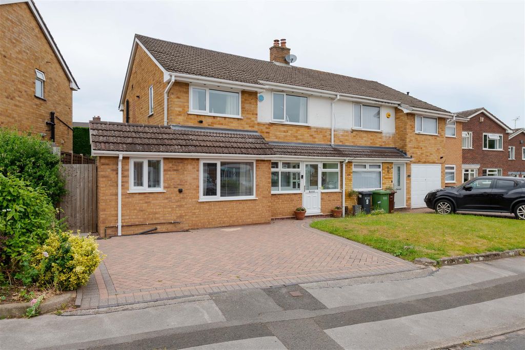 Property photo 1 of 13 9 Chantry Heath - By Charliegeaterphotography 7319