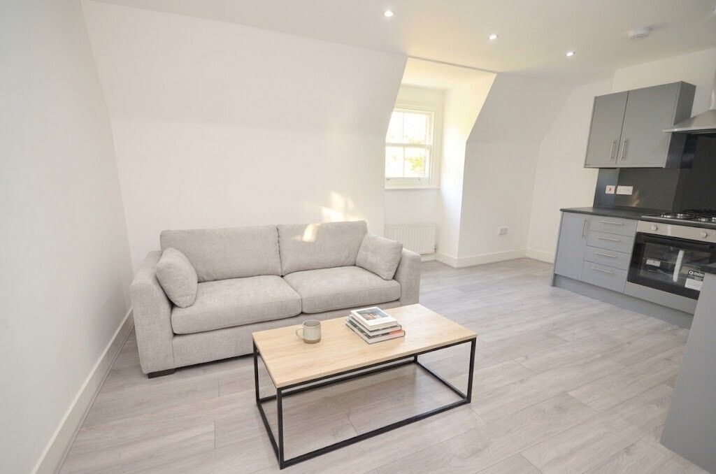 Property photo 2 of 16 32B92116-Accd-40ce-A