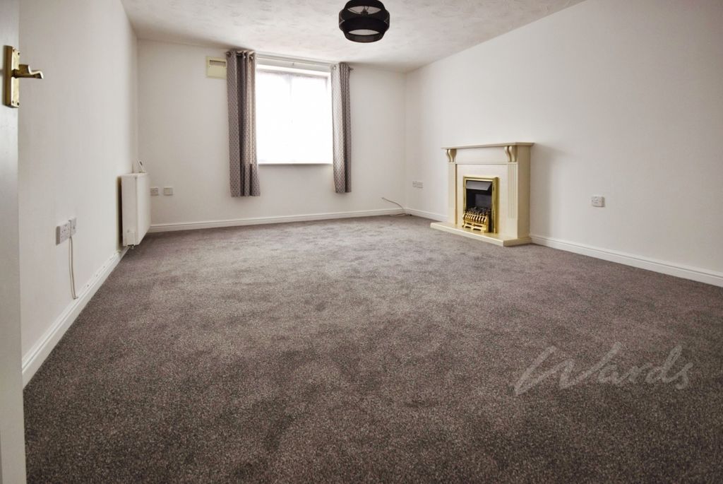 Property photo 3 of 8 Windsor Lounge