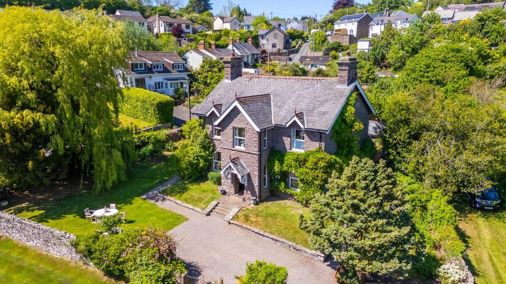 Property photo 1 of 44