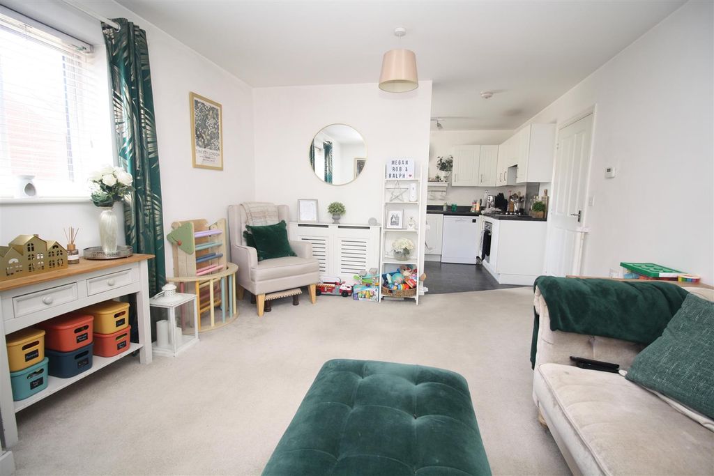 Property photo 3 of 10 Flat 2 57 Santa Cruz Lounge B.Jpg