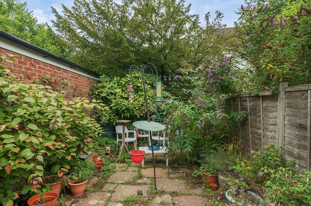 Property photo 3 of 8 Private Garden