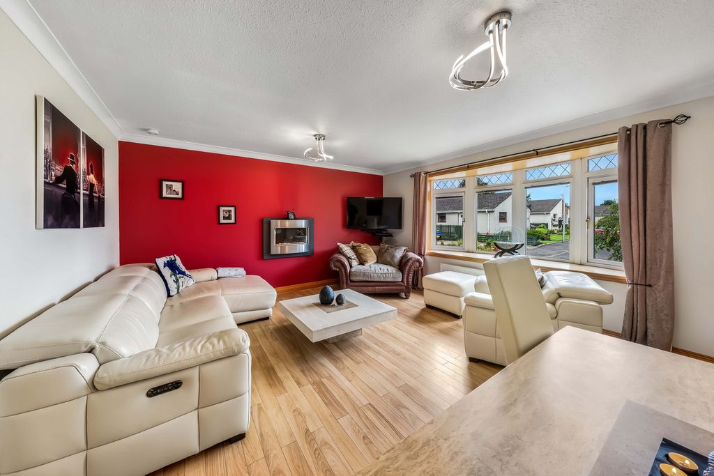 Property photo 2 of 30