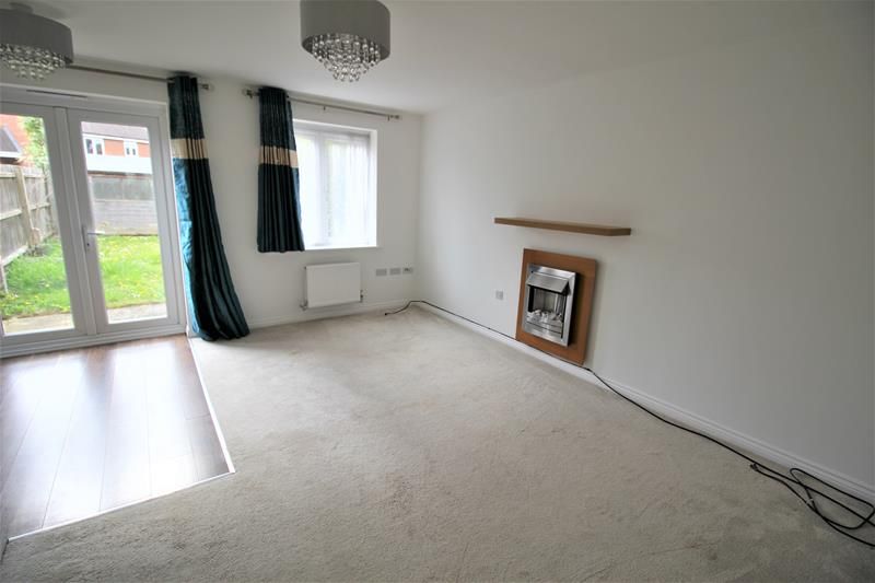 Property photo 3 of 10 Lounge1