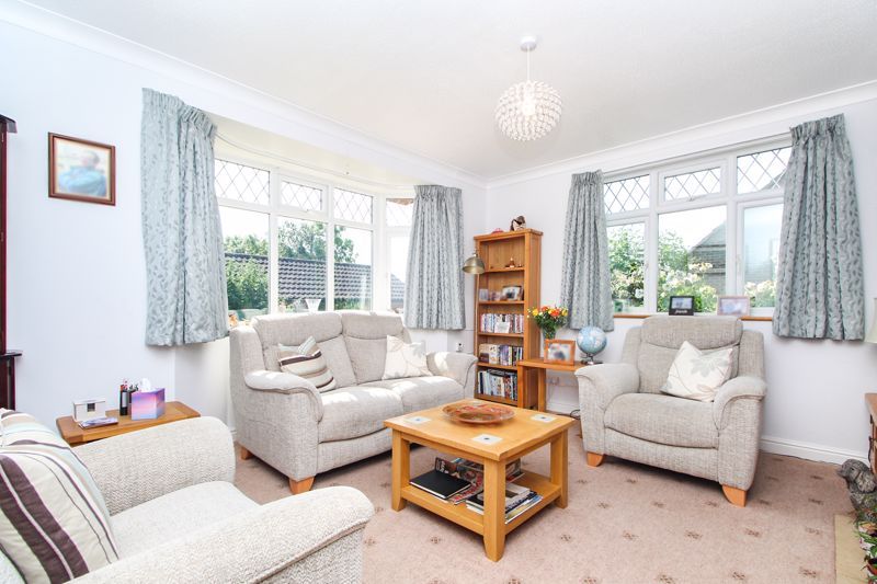 Property photo 3 of 29 Lounge 2