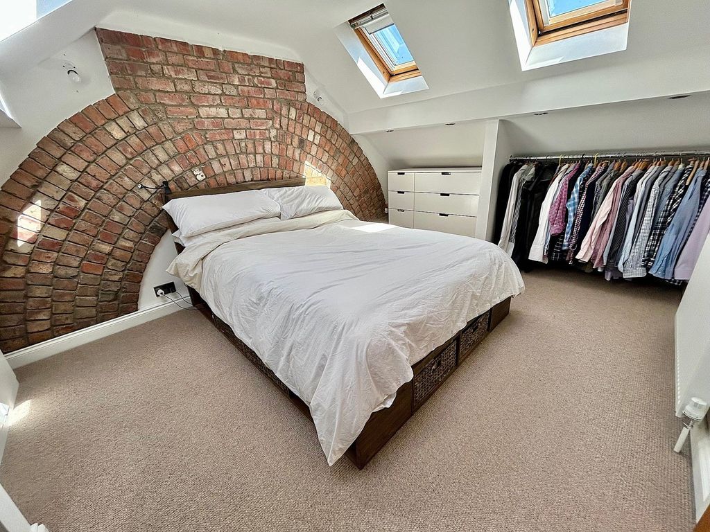 Property photo 3 of 35