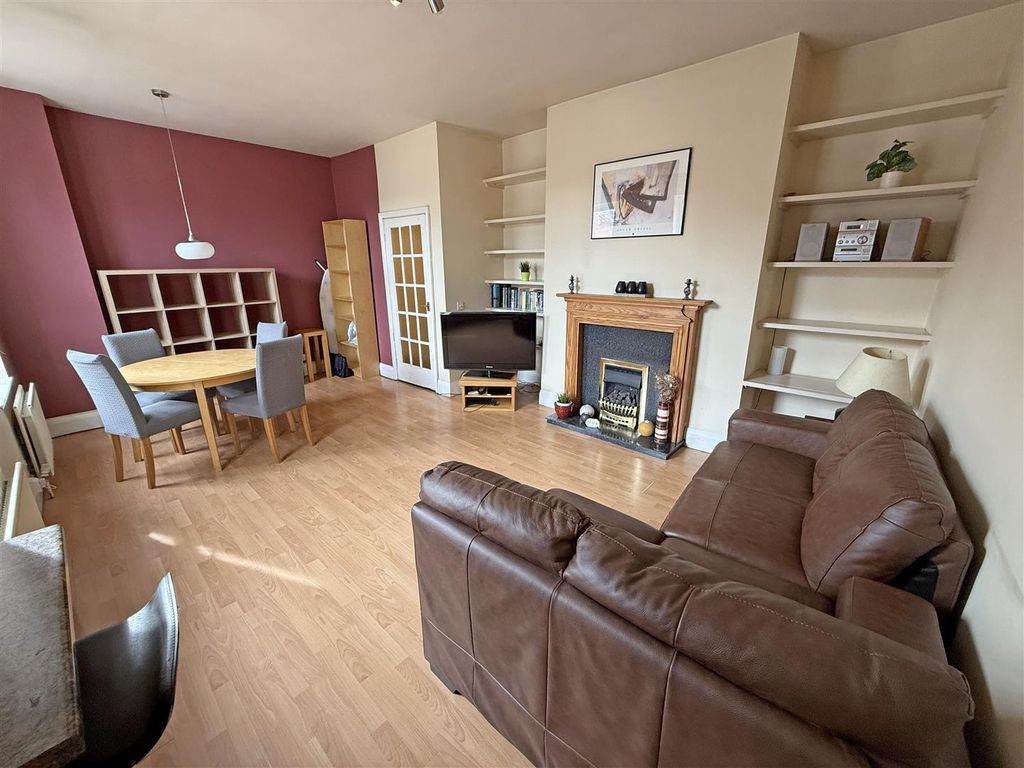 Property photo 2 of 10 Lounge.Jpg