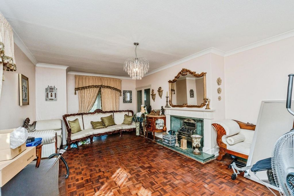 Property photo 3 of 17 Pbox-Img.Jpg