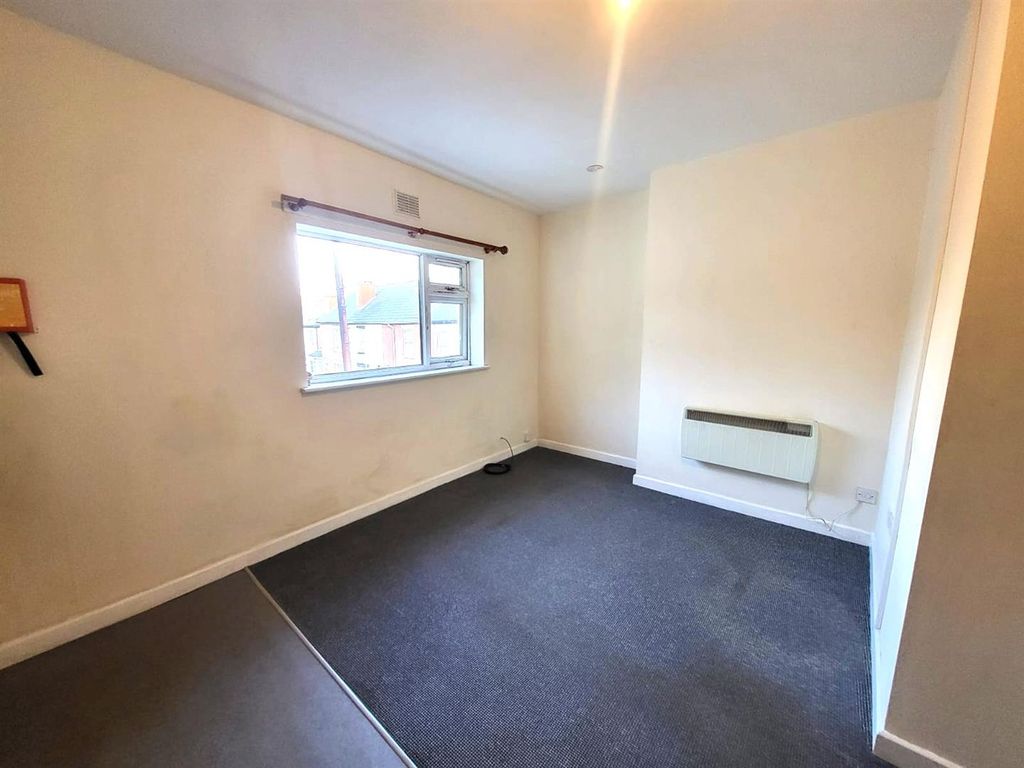 Property photo 3 of 7 Studio Pic 2