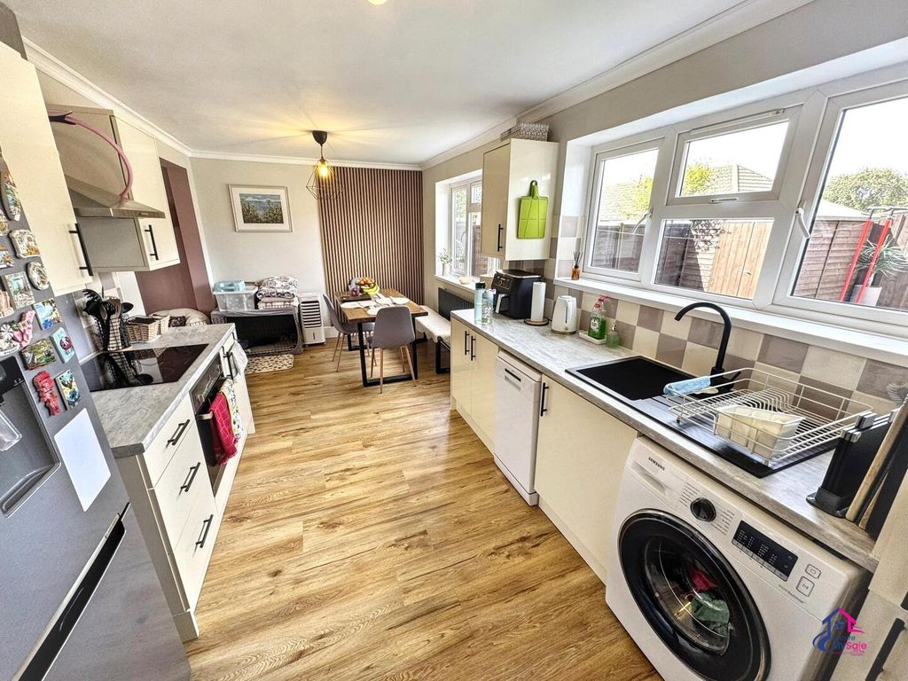 Property photo 2 of 14 Kitchen