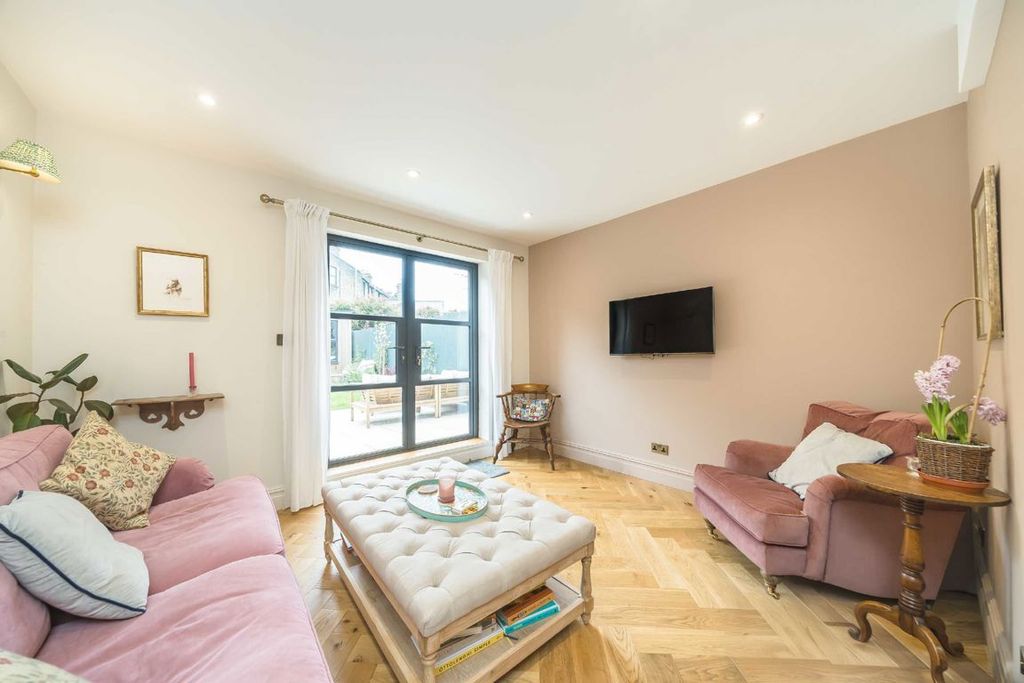 Property photo 3 of 8