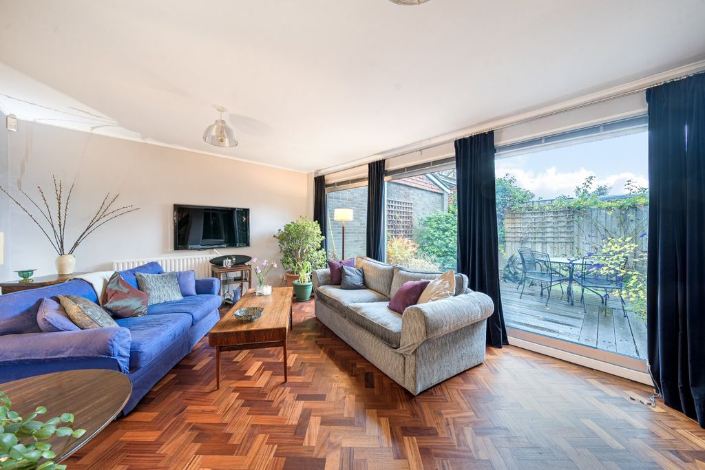 Property photo 2 of 21 Picture No. 33