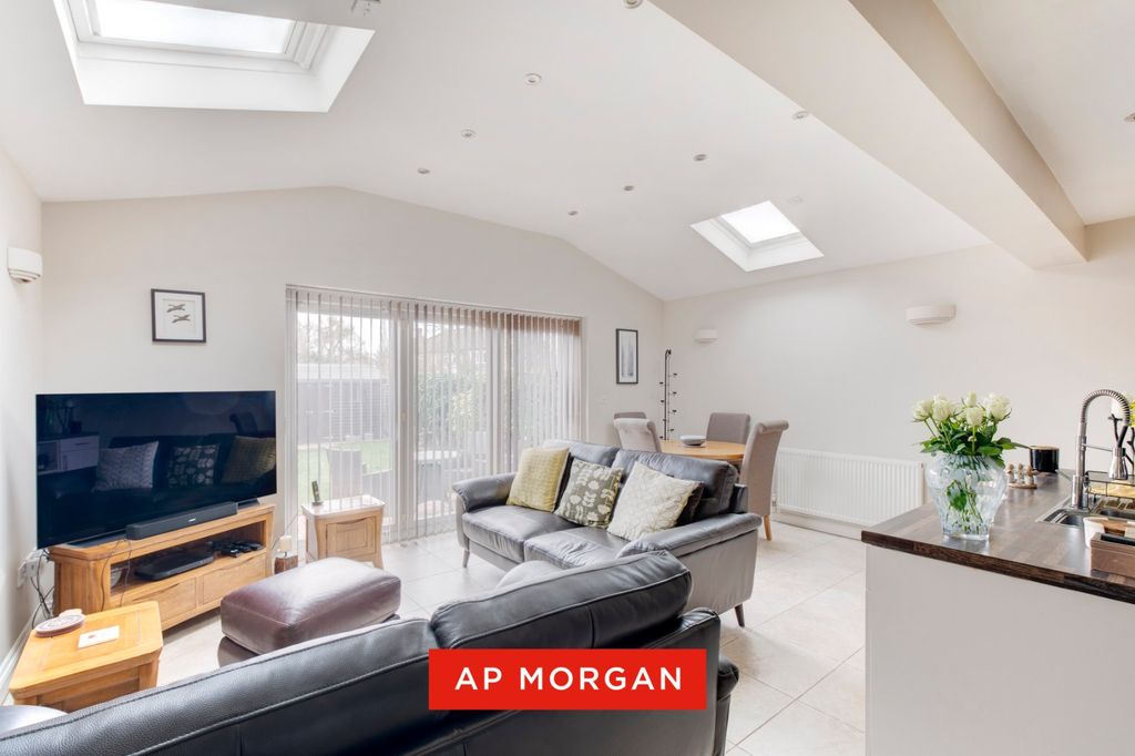 Property photo 2 of 22 Picture No. 25