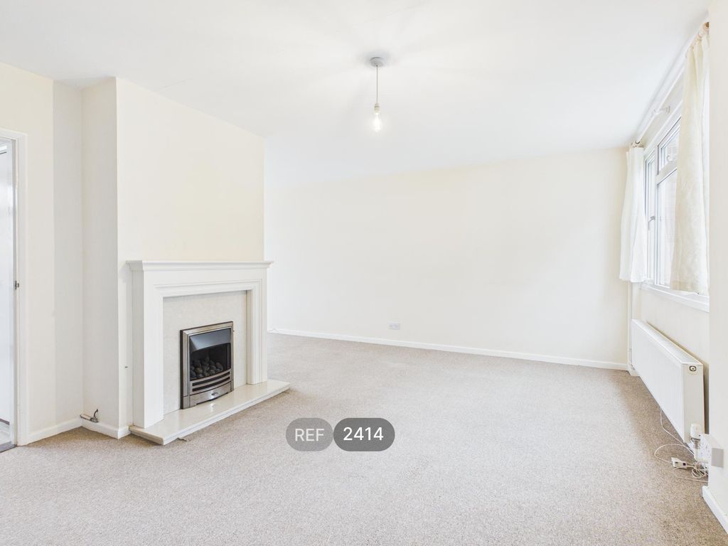 Property photo 3 of 12 Living/Dining Area