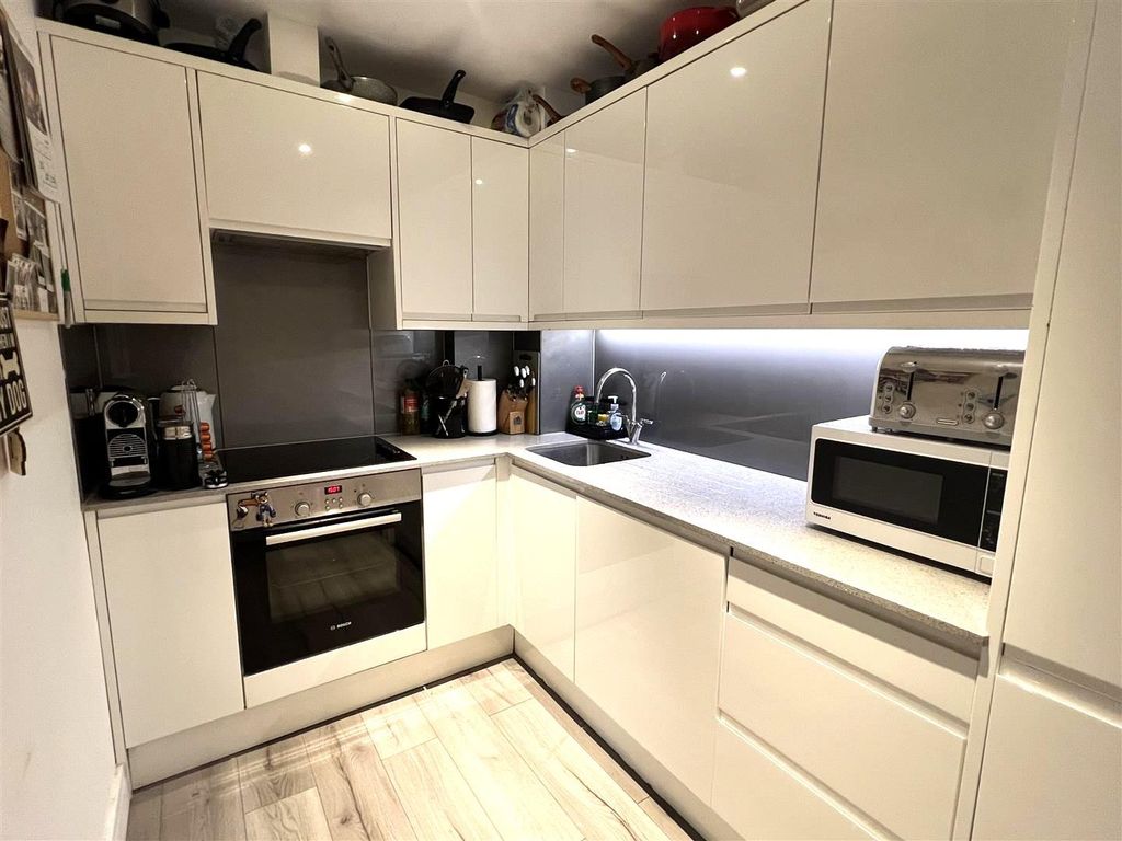 Property photo 2 of 6 Ewell Kit.Jpg