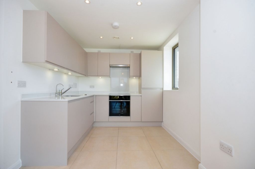 Property photo 2 of 12 Kitchen Dsc_3915