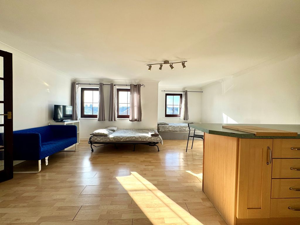 Property photo 3 of 10 Gallery