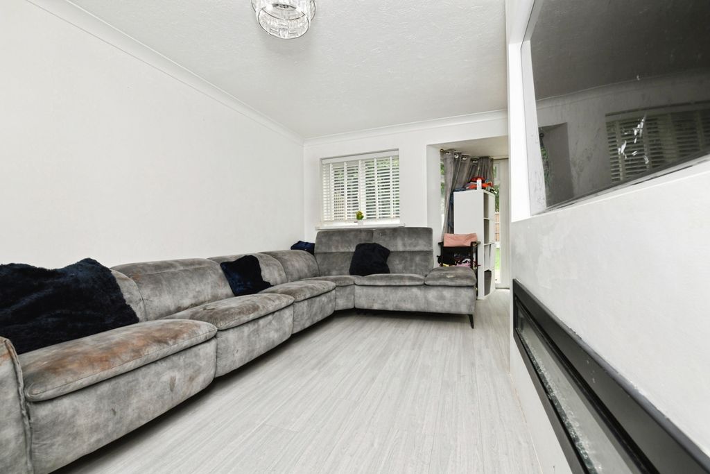 Property photo 3 of 19 Pbox-Img.Jpg