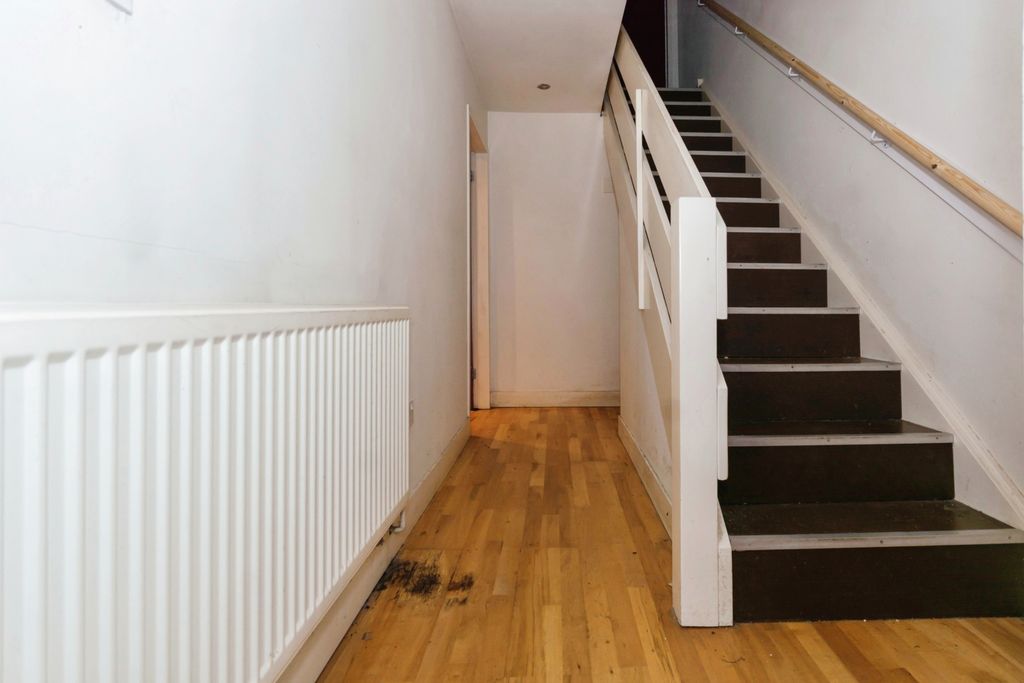 Property photo 2 of 17 Hallway