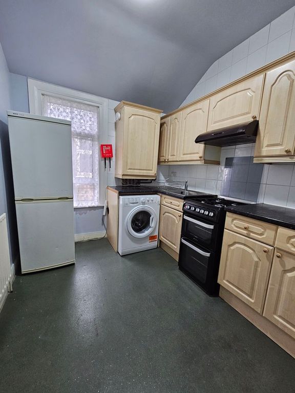 Property photo 2 of 5 Kitchen