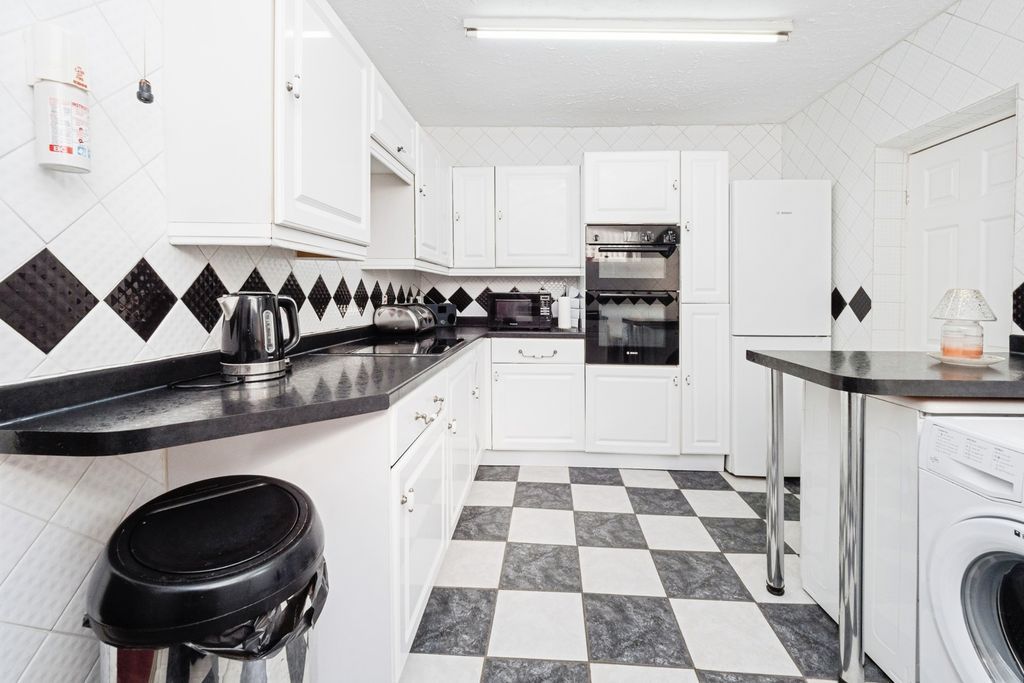 Property photo 2 of 16 Photo