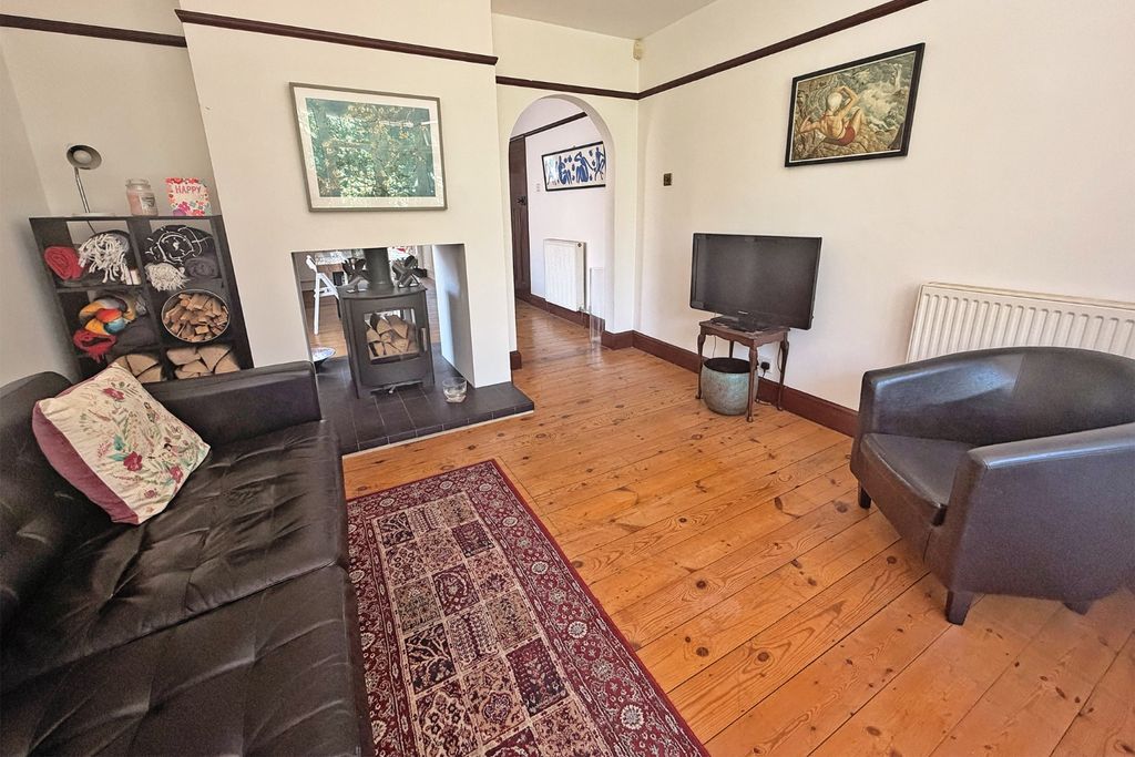 Property photo 2 of 15 5213054