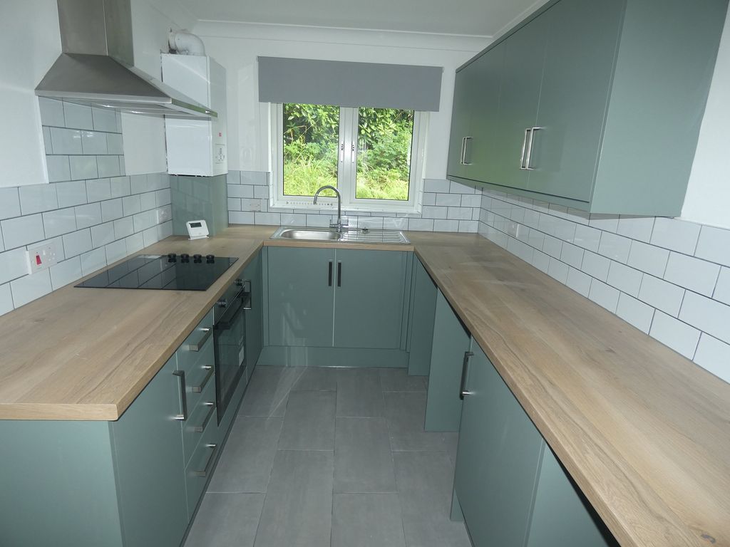 Property photo 3 of 8 Kitchen