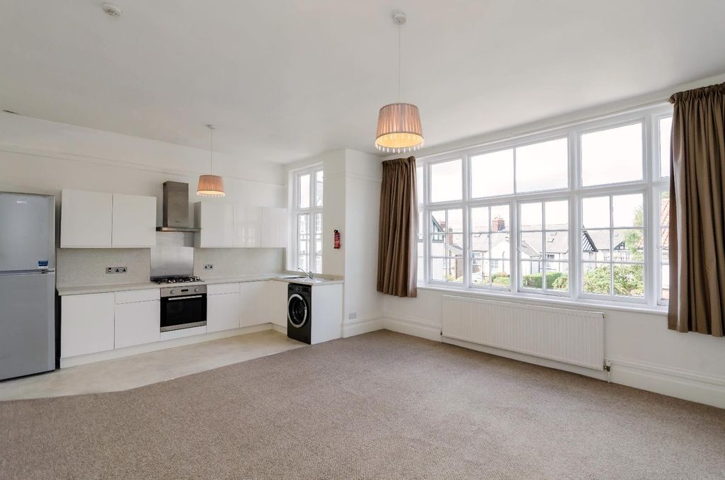 Property photo 2 of 8 Picture 2