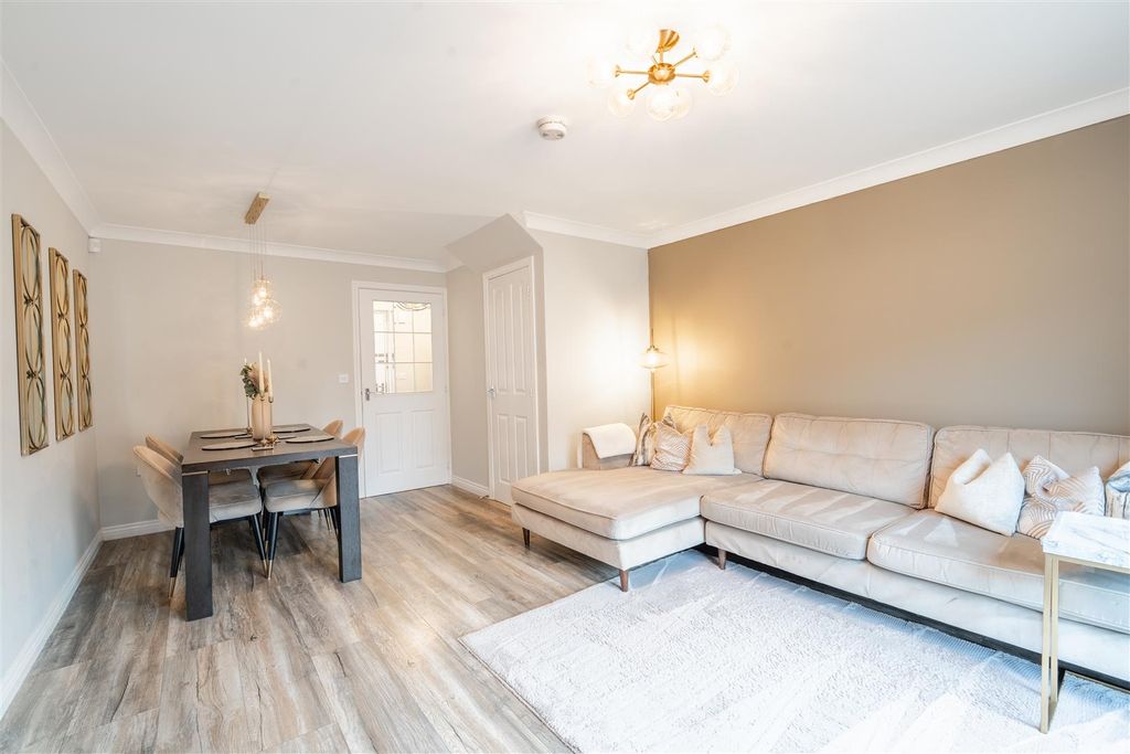 Property photo 3 of 20 Lounge.Jpg