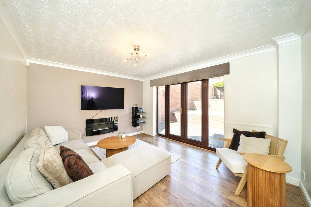 Property photo 3 of 54